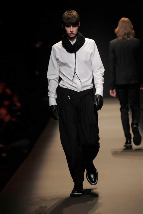 Dior Men 2009/10秋冬男装秀 - Paris Fall 2009-天天时装-口袋里的时尚指南