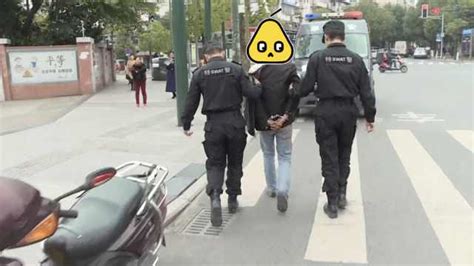 男子监控下偷车,被抓还抵赖:我借的_梨合肥-梨视频官网-Pear Video