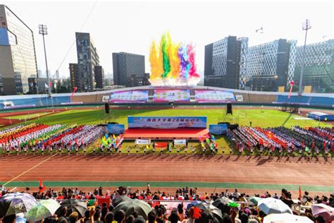 武汉工商学院隆重举行第十五届田径运动会