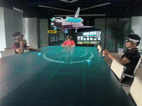 国内首创！影创科技携手建平中学打造K12混合现实全息教室-VR日报