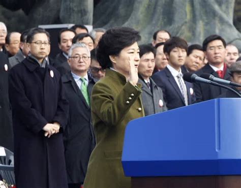 前任现任？12月24日，韩国现总统特赦前任，或将影响历史进程|韩国|朴槿惠|总统_新浪新闻