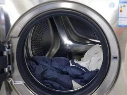 羽绒服应该干洗还是水洗 羽绒服如何正确用洗衣机清洗 _八宝网