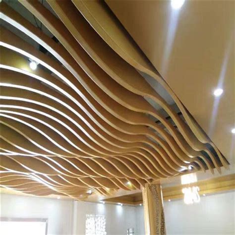 河南漯河弧形波浪墙面造型木纹铝方通_铝方通-广东彩斯龙铝业有限公司