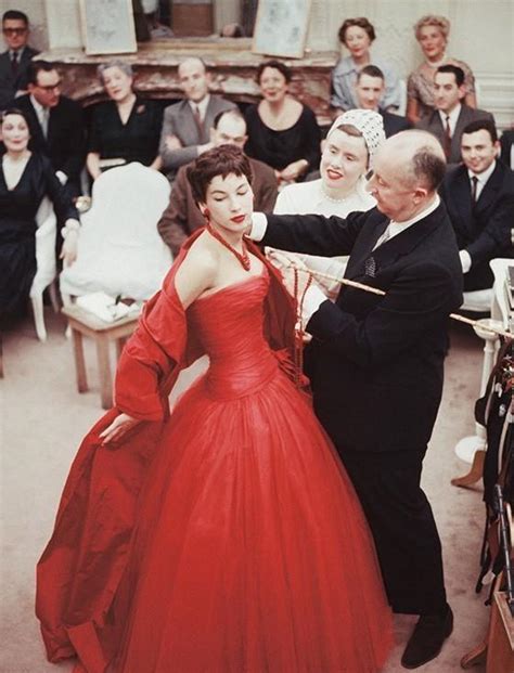 【经典回顾】Dior 先生在1947-1957年十年间的创作历程 - 知乎