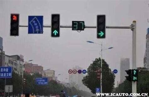 绿灯过停止线然后堵车，绿灯通过一半变红灯会扣分吗_车主指南