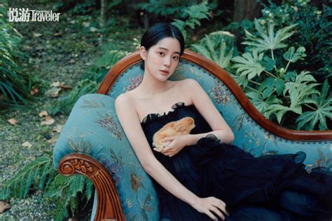 欧阳娜娜的赤脚图片