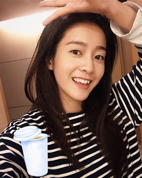 小虎牙甜美女生头像图片