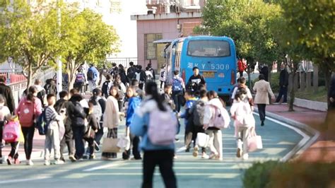 方便学生上下学 嘉兴公交推出首条微公交线路