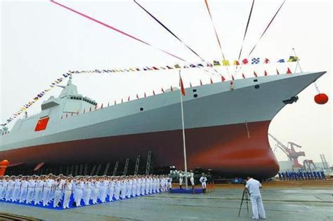 中国2艘055舰同日下水 我军人士:造舰能力已首屈一指_手机新浪网