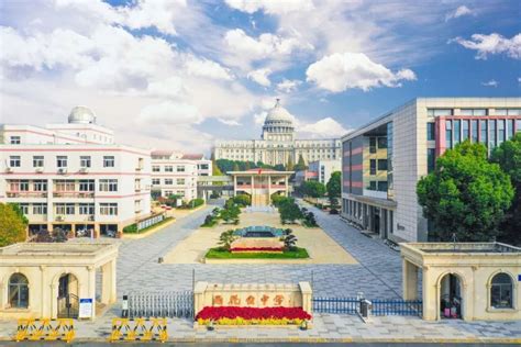 《南京教育头条》360°探访我校 这所充满生命力与创造力的优质国高备受关注！ - 雨花国际 - 雨花台中学国际高中