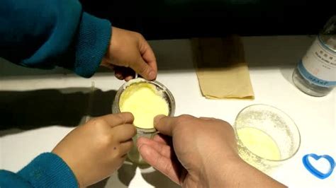 牛奶加醋变成塑料【微信公众号：卡尔科学实验室】_腾讯视频