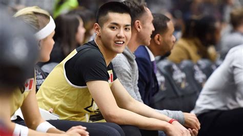 蒋劲夫、吴亦凡参加NBA名人赛 篮下强起精彩跳投引爆全场_人物_GQ男士网