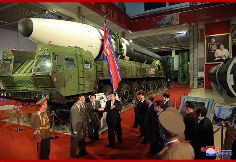 朝鲜举行《自卫-2021》国防展：洲际导弹，高超音速导弹亮相