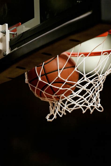 篮球比赛运动摄影高清图片 - 爱图网设计图片素材下载