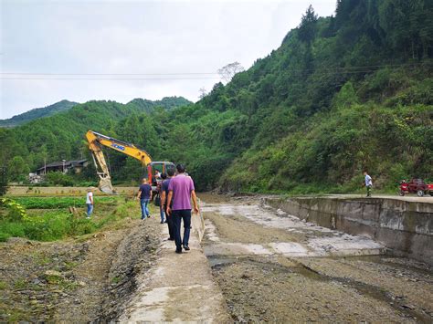 铜仁沿河县中界镇旅游景区构件工程进场安装中