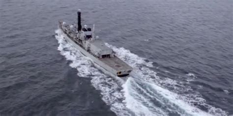 英国军舰和俄罗斯潜艇曾发生碰撞事故，这是意外还是有意为之？_凤凰网视频_凤凰网
