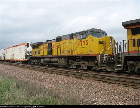 UP 9775 leads a WB autorack at 10:23am