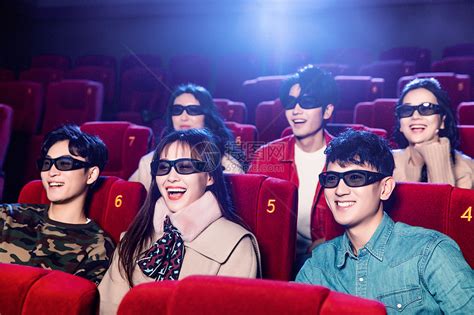在电影院看3D电影图片-一群人在电影院看3D电影素材-高清图片-摄影照片-寻图免费打包下载