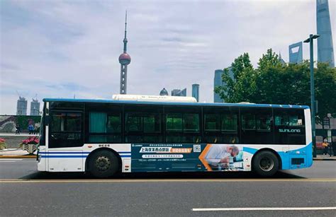公交车车体广告 | 户外媒体 | 产品中心 | 上海快司科技有限公司