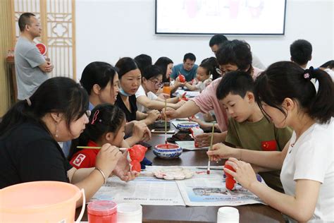 一雕一剪寄深情 一笔一画铭党恩 ——湖南女子学院成功举办“寻红色记忆·忆峥嵘岁月”主题雕刻剪纸艺术比赛-华声教育