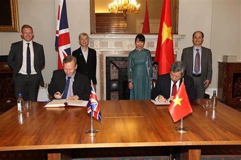 组图：《越南与英国自由贸易协定》正式签署 | 时政 | Vietnam+ (VietnamPlus)