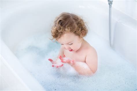 洗澡沐浴洗护用品洗澡女孩素材图片免费下载-千库网