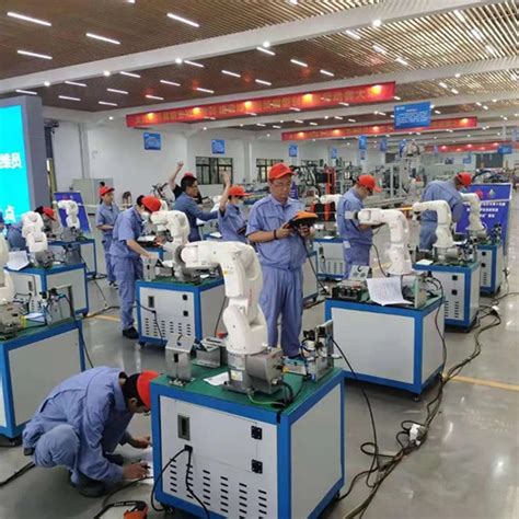 重庆交通职业学院,重庆市首批工业机器人运维员技能等级认定考核在我校举行
