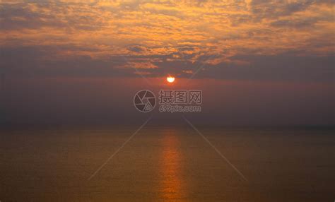 巨大的太阳在日出时从海面升起图AI图片免费下载_png格式_4368像素_编号69326649-千图网