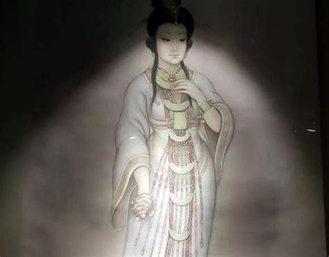 考古发现中国历史上第一位女掌权者,身边金玉无数,复原后美翻了|掌权者|中国历史|秦宪_新浪新闻