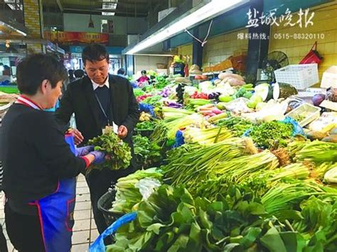实拍广粤路菜场 依次扫码进场 鱼肉菜品种很丰富——上海热线消费频道