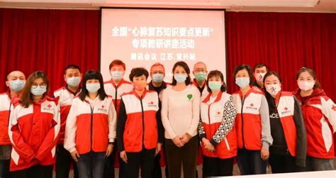 学校开展纪念世界红十字日主题宣传活动