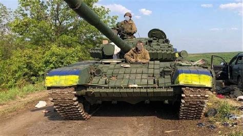 俄军近卫坦克军潜渡训练 精锐T-80依旧保持苏联时代霸气_部队