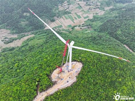 重庆麒麟风电项目首台风机吊装完成-国际风力发电网