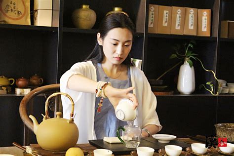 东方学院举办茶艺文化培训课