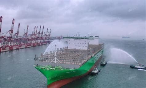 再刷新纪录！世界最大集装箱船来了，23992TEU，首港挂靠青岛港_山东越洋船舶管理有限公司