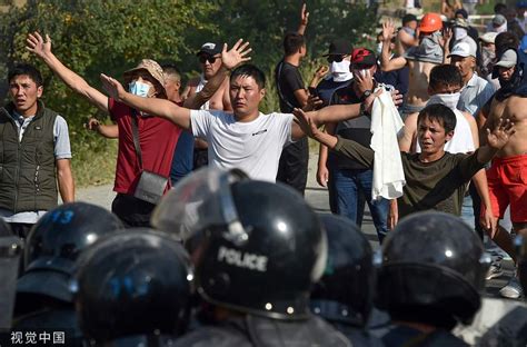 吉尔吉斯斯坦前总统被抓，首都1500民众上街抗议