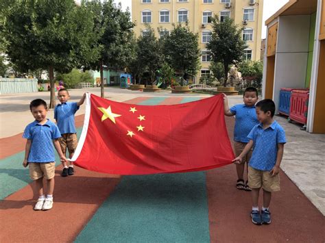 幼儿园的升国旗仪式