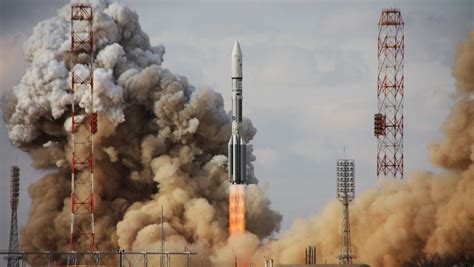 俄“质子-M”火箭搭载军用卫星在拜科努尔发射场发射升空 - 2019年8月6日, 俄罗斯卫星通讯社