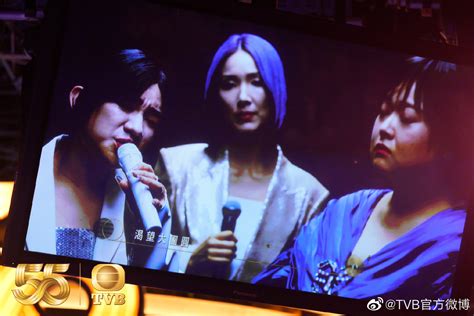 马国明和汤洛雯携手踏上今晚的TVB55周年台庆的红毯……_新浪新闻