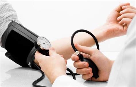 57岁女性，血压高压低压多少算正常？来看看医生怎么说
