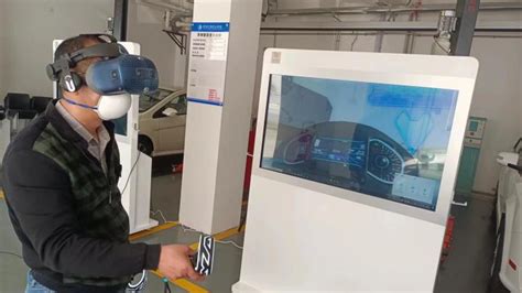 新能源汽车VR实训系统培训在我院顺利进行-汽车工程学院