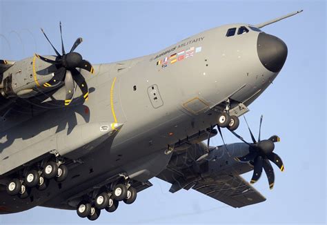 法国空军接收第16架A400M运输机 特殊功能“客串”空中加油机 - 中国军网