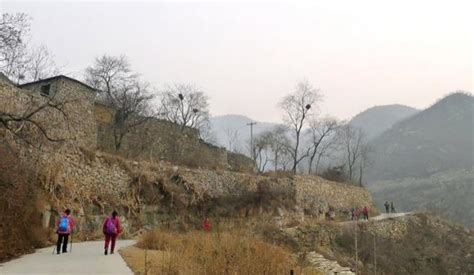 老照片：1940年代，辉县的古城墙和元代善济塔