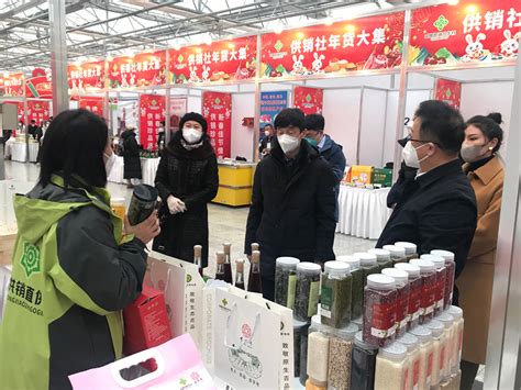 浙江宁波：年货集市生意忙-人民图片网
