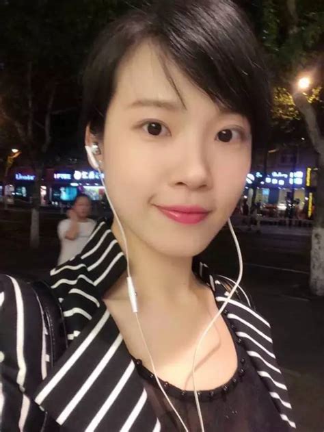 杭州美女抛胸罩呼吁关注乳腺_社会_环球网