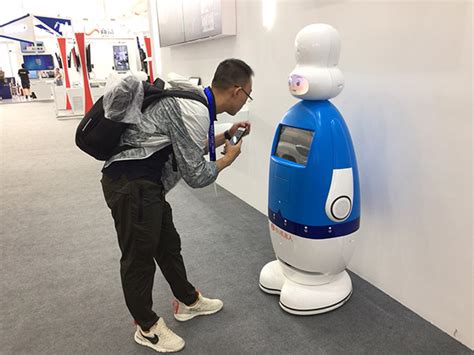 无处不在，身怀绝技，机器人正活跃在世界人工智能大会上_浦江头条_澎湃新闻-The Paper