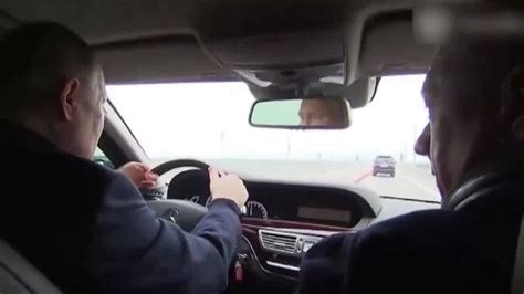 克里米亚大桥修复 普京亲自驾车视察_凤凰网视频_凤凰网