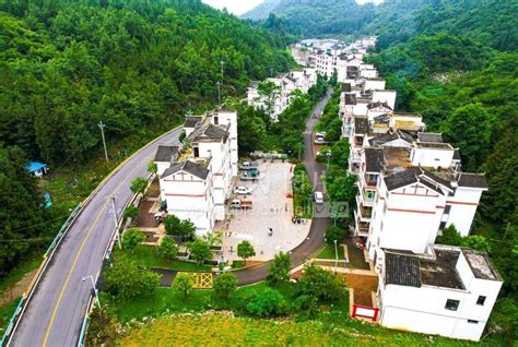 贵州黔西：生态搬迁助民增收-人民图片网