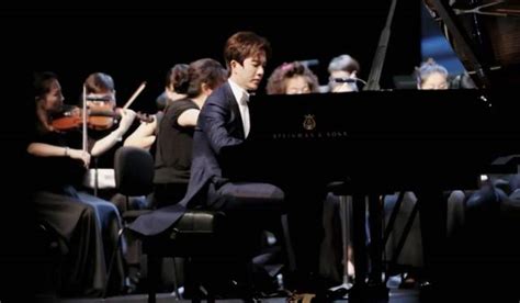 回顾钢琴王子李云迪走红之路，18岁夺冠肖邦国际大奖，21年后被抓