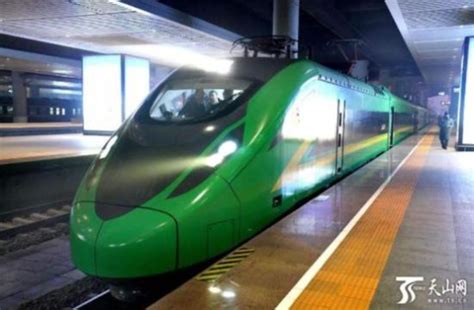 乌鲁木齐：新疆铁路2021年首趟出疆旅游专列开行-人民图片网